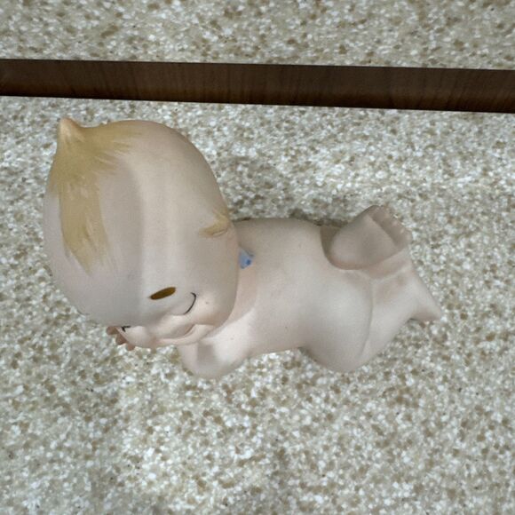 Kewpie Figurine Lefton Porcelain Piano baby Winking Laying On Tummy KW228 - Picture 2 of 6